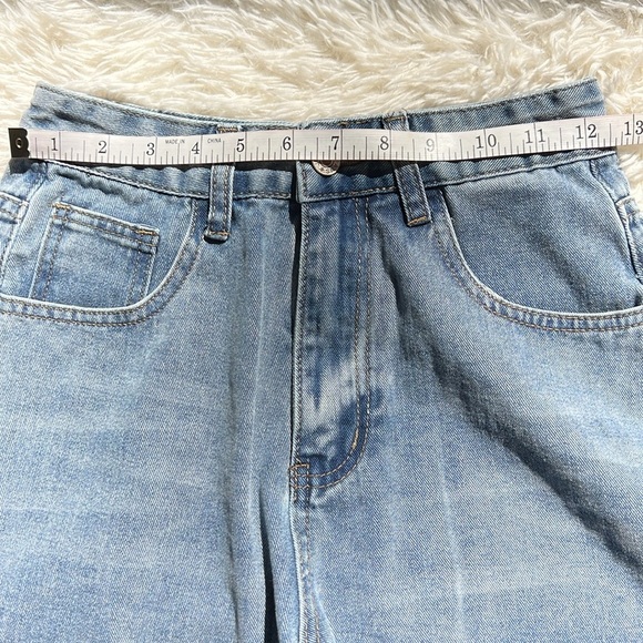 SHEIN Size XS Women’s Zip Up Front Blue Jean Shorts - Picture 2 of 7